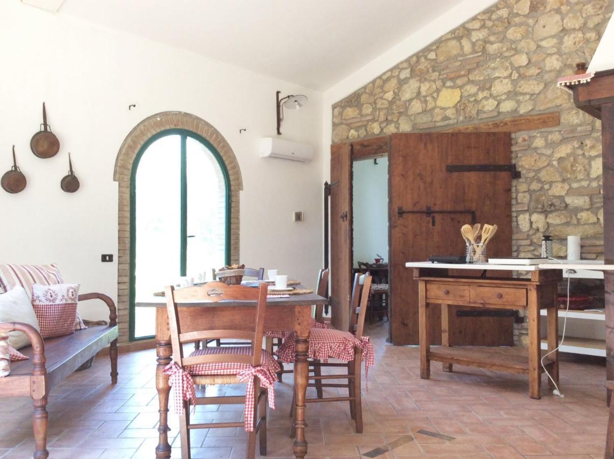 Relais Casale Il Poggetto - Olivo 2 By Zoom In Earth Lägenhet Cecina  Exteriör bild