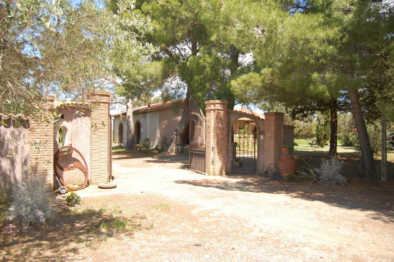 Relais Casale Il Poggetto - Olivo 2 By Zoom In Earth Lägenhet Cecina  Exteriör bild